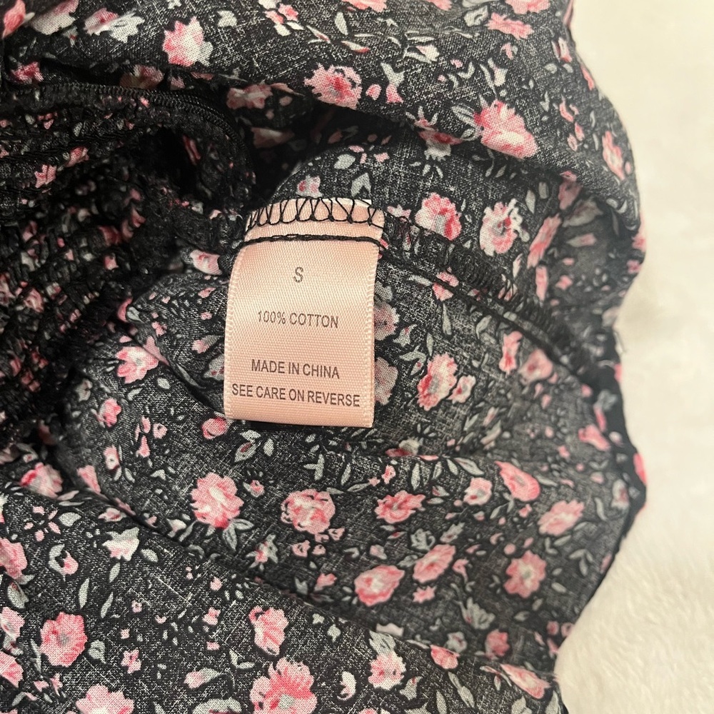 Small Dizzy Lizzy Long Balloon Sleeve Smocked Top. Size small - Picture 8 of 9